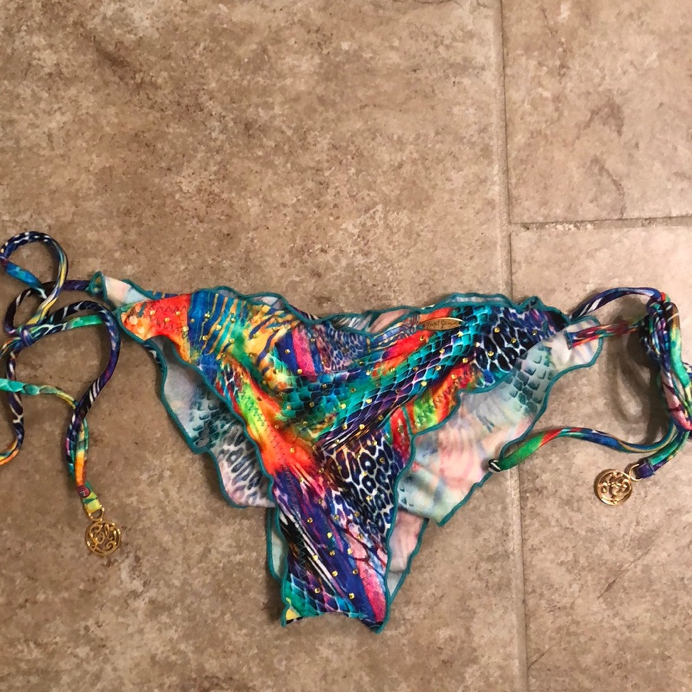 Lulu Fama scrunch butt